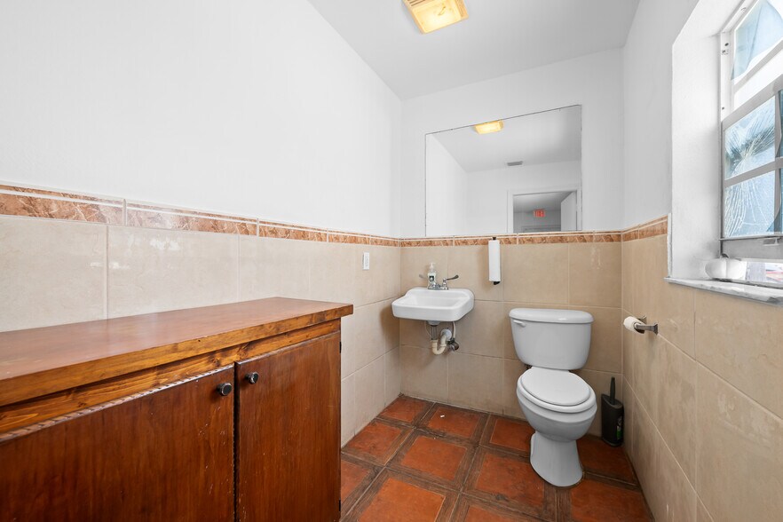 More Photos Of 724-732 NW 8th Ave ave, Fort Lauderdale Industrial For Sale