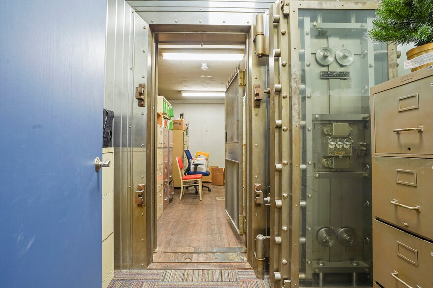 More Photos Of 283 N Broad St, Elizabeth Freestanding For Lease