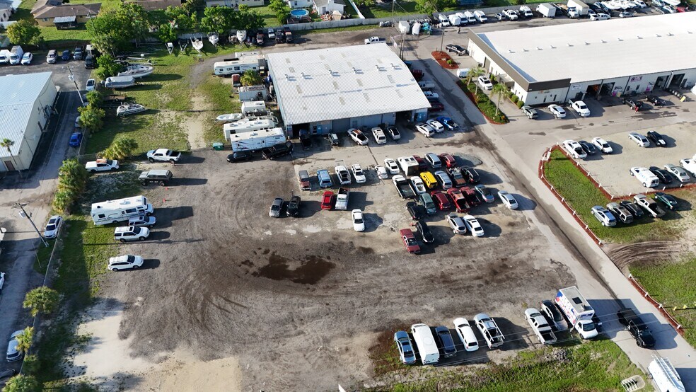 More Photos Of 1044 NE Pine Island Rd, Cape Coral Warehouse For Lease