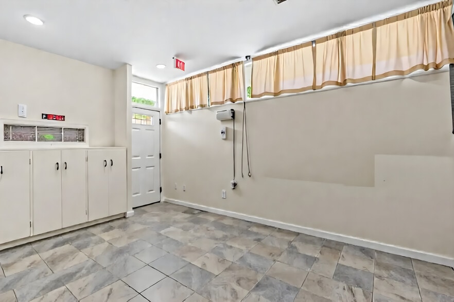 More Photos Of 601 Mary Lake Dr, Bryan Office Residential For Lease