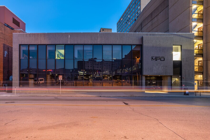 More Photos Of 420 Watson Powell Jr Way, Des Moines Office For Lease