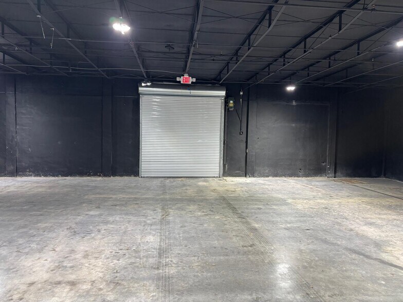 More Photos Of 1085 NW 62nd St, Miami Showroom For Sale