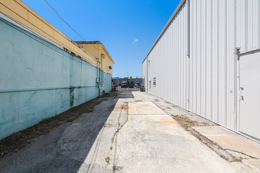More Photos Of 1911 Dana Dr, Fort Myers Warehouse For Sale