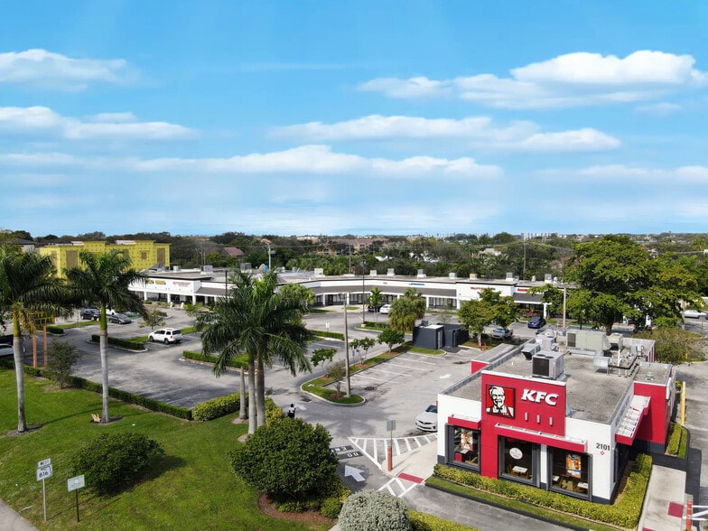 More Photos Of 2121 W Oakland Park Blvd, Oakland Park General Retail For Lease