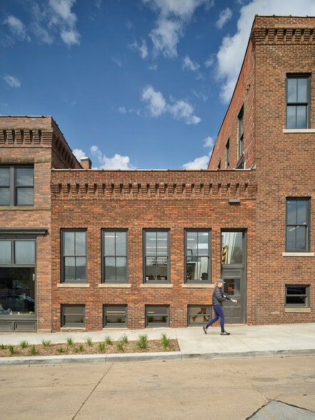 More Photos Of 1201 Keosauqua Way, Des Moines Office For Lease