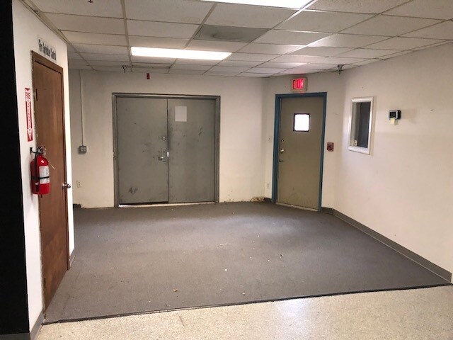 More Photos Of 11503 Strang Line Rd, Olathe Warehouse For Lease