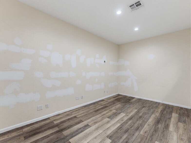 More Photos Of 3347 SW 7th St, Ocala Distribution For Sale