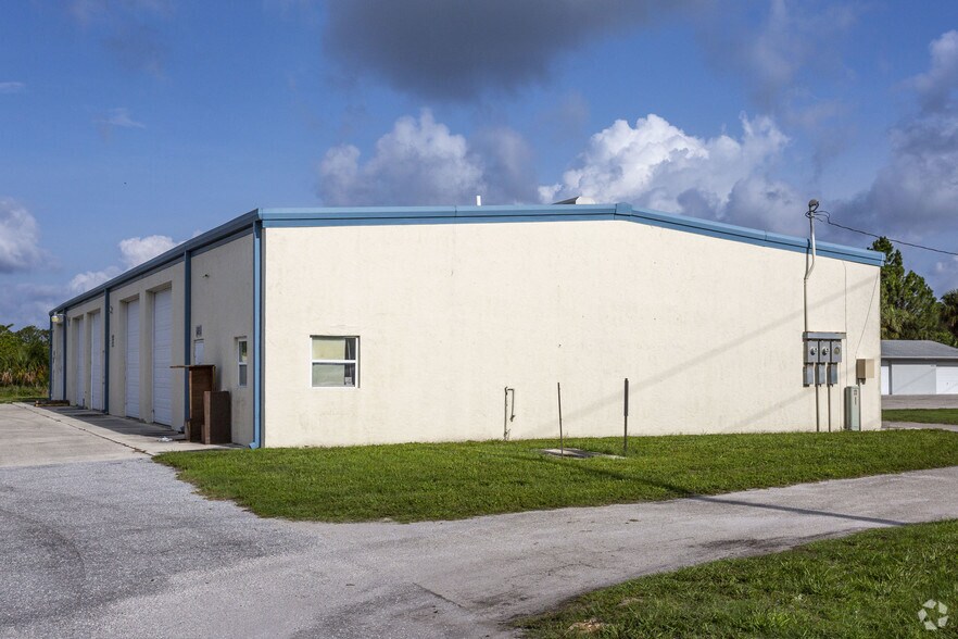 More Photos Of 6469 Florida St, Punta Gorda Warehouse For Lease