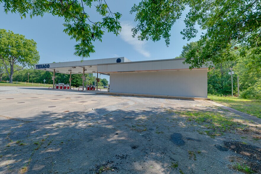 More Photos Of 2600 Earls Bridge Rd, Easley Convenience Store For Sale