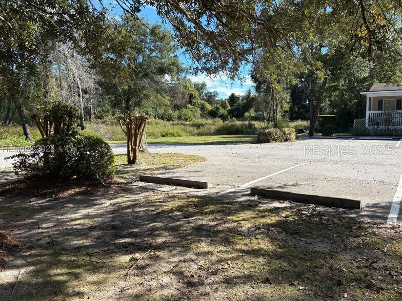 More Photos Of 574 Sea Island Pky, Saint Helena Island Office For Sale
