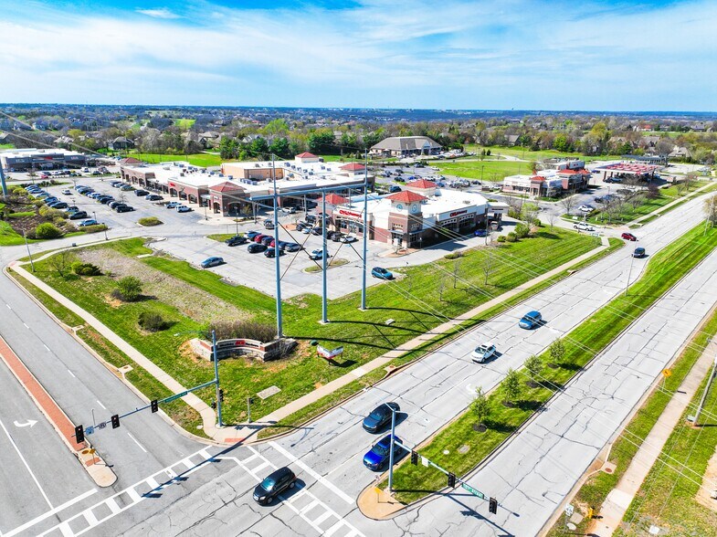 More Photos Of 10050 Woodland Dr, Lenexa Drugstore For Sale