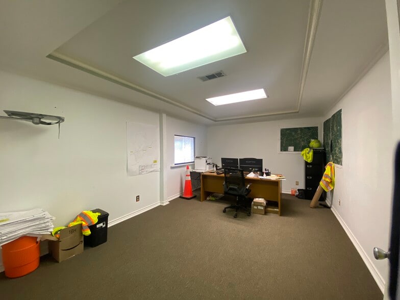 More Photos Of 12841 Highway 90, Beaumont Warehouse For Lease