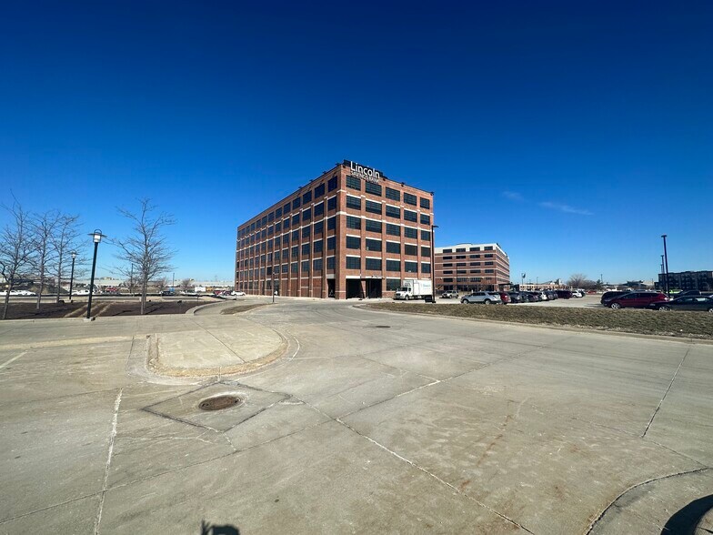 More Photos Of 360 Westfield Ave, Waterloo Medical For Lease