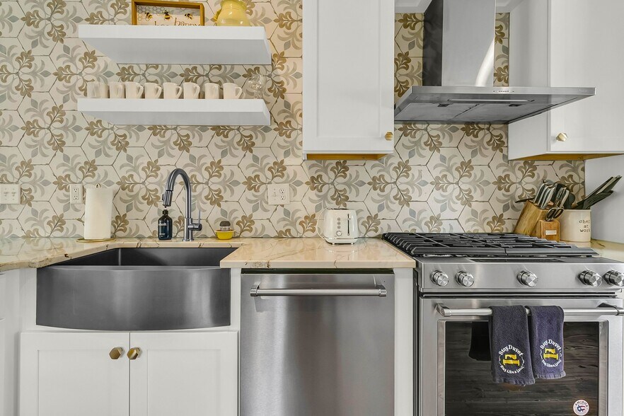 More Photos Of 184 Ashley Ave, Charleston Specialty For Sale