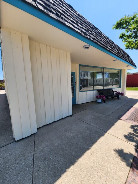 More Photos Of 1220 12th Ave, Grafton Storefront Retail Office For Sale