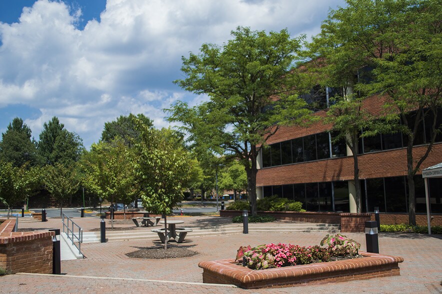 More Photos Of 10461 White Granite Dr, Oakton Office For Lease