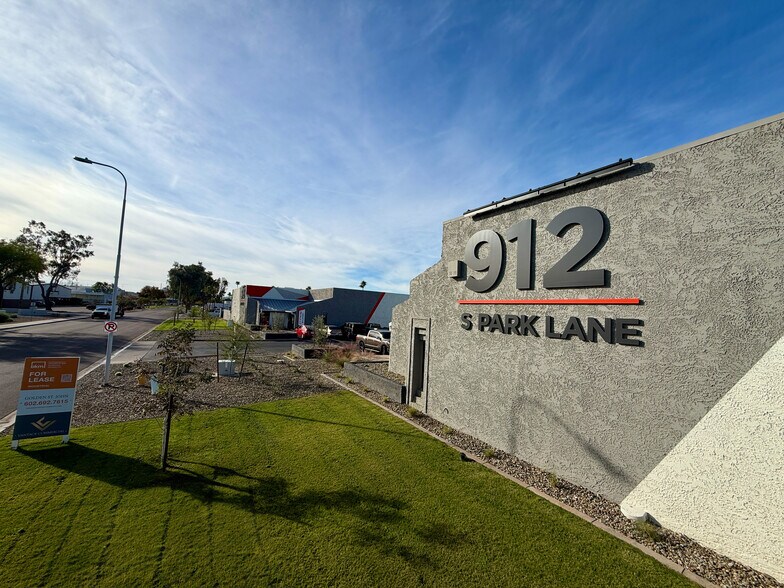 More Photos Of 912 S Park Ln, Tempe Unknown For Lease