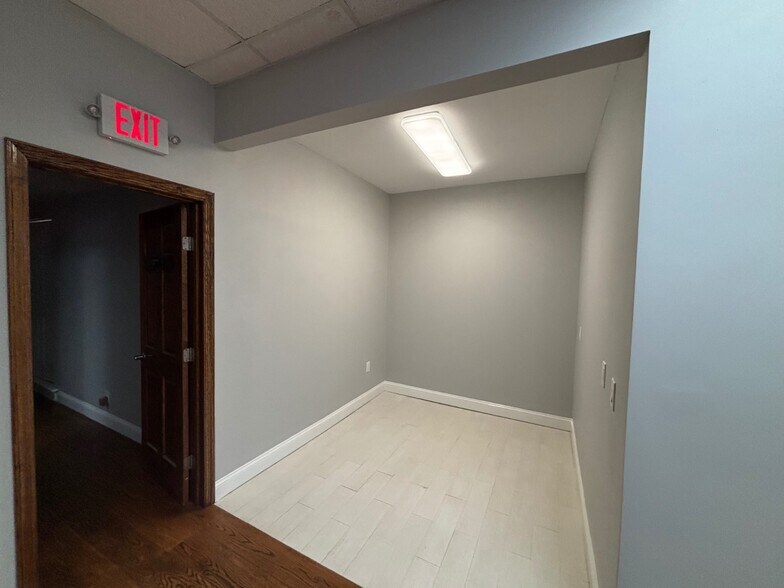 More Photos Of 167 Glen Head Rd, Glen Head Storefront Retail Residential For Lease
