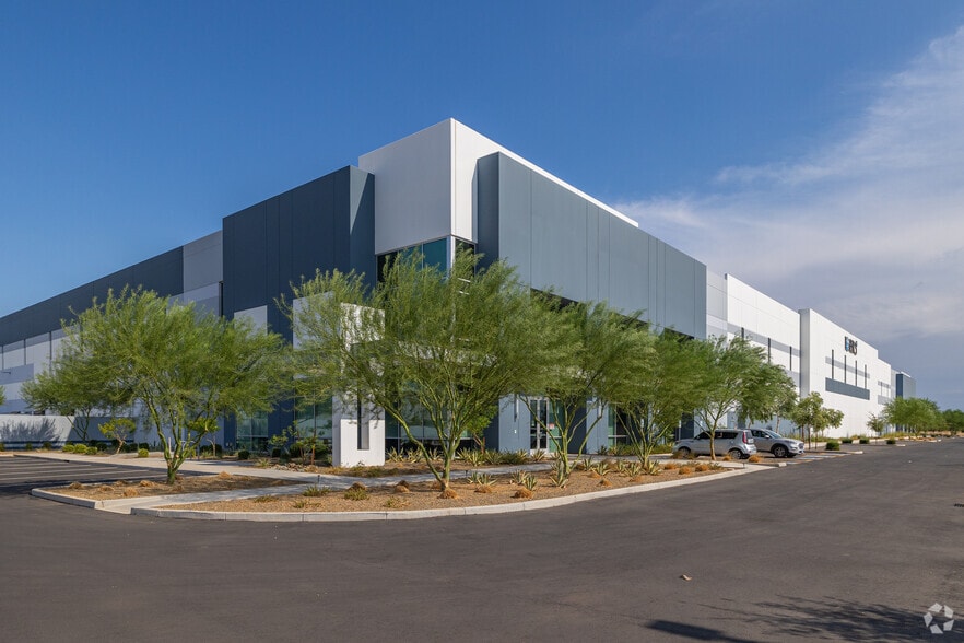 More Photos Of 6390 N Sarival Ave, Litchfield Park Distribution For Lease