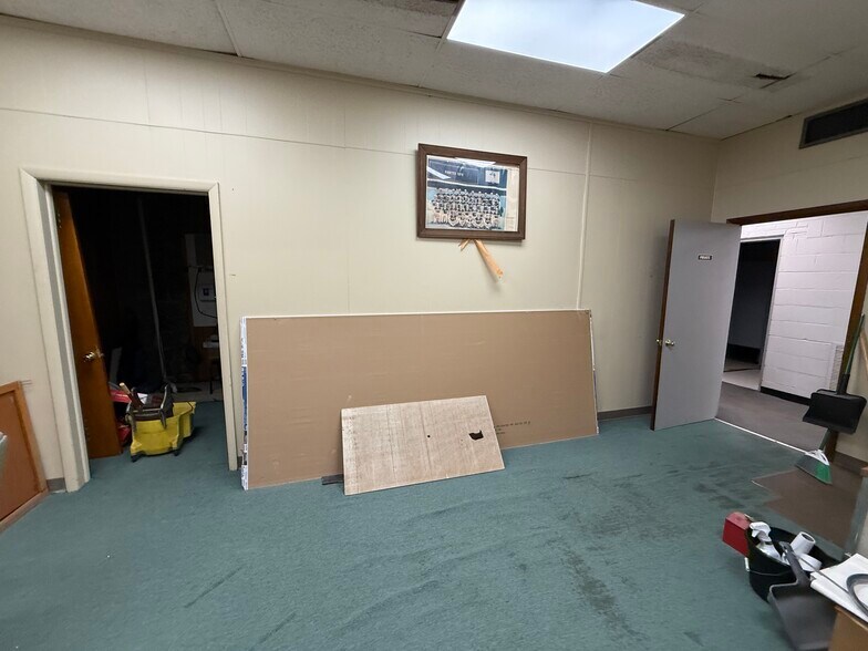 More Photos Of 630 Market St, Steubenville Office For Lease