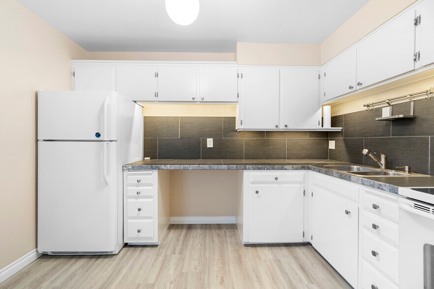 More Photos Of 8130 N Willamette Blvd, Portland Apartments For Sale