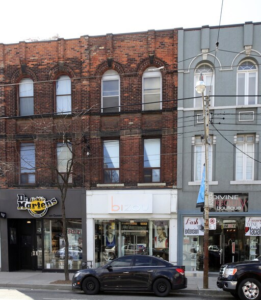 More Photos Of 393 Queen St W, Toronto Storefront Retail Residential For Lease