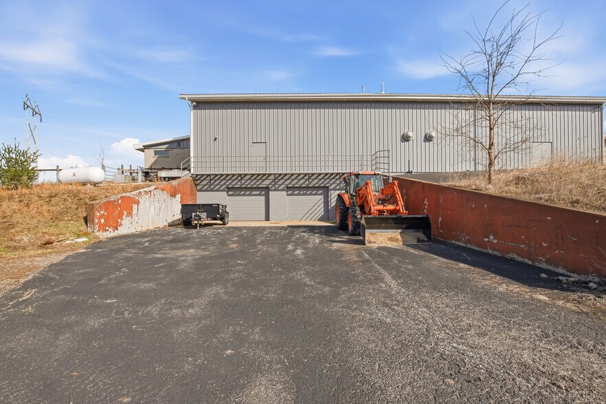 More Photos Of 1908 Water Level Rd, Somerset Specialty For Sale