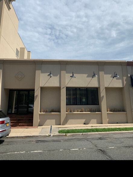 Primary Photo Of 230 New York Ave, Huntington Office For Lease
