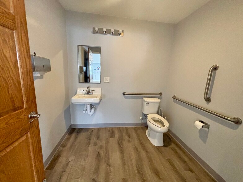 More Photos Of 1465 S Main St, Eaton Rapids Medical For Lease