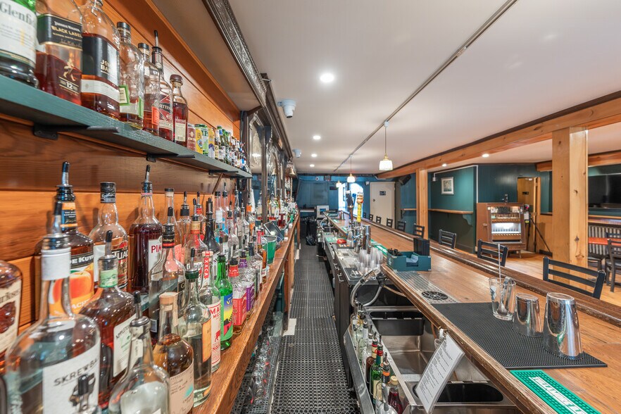 More Photos Of 30-32 Front St, Greenport Storefront Retail Residential For Sale