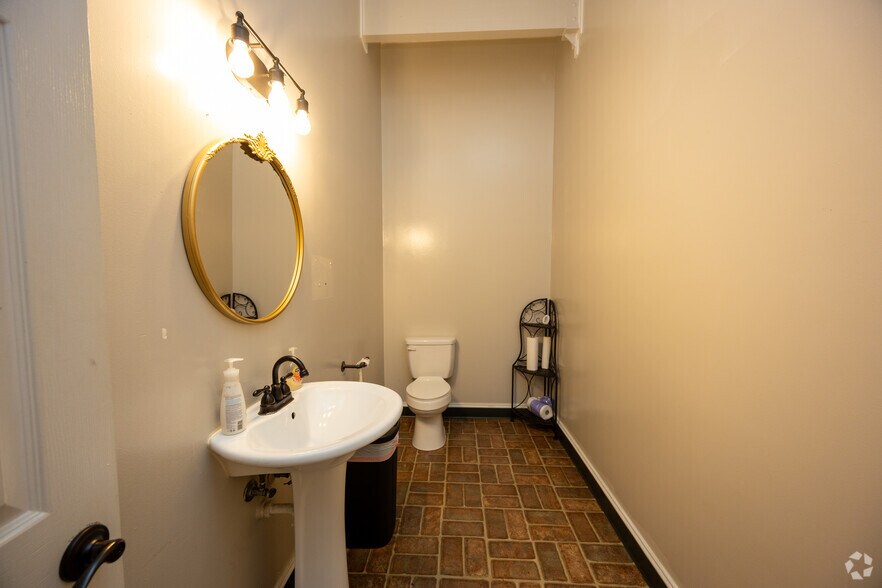 More Photos Of 123 W Main St, Buford General Retail For Sale