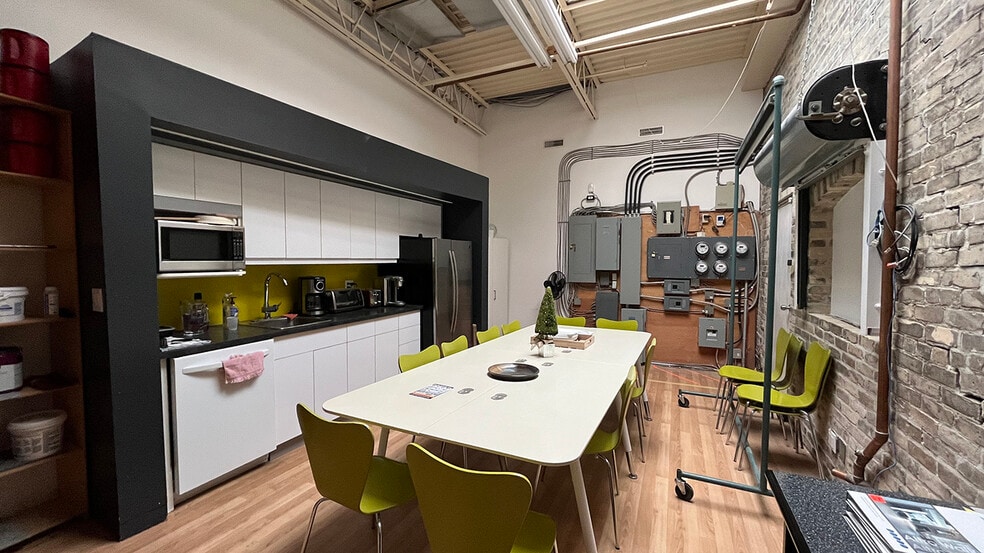 More Photos Of 63 Albert St, Winnipeg Office For Sale