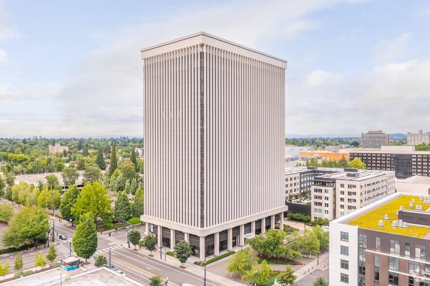 Primary Photo Of 700 NE Multnomah St, Portland Medical For Lease