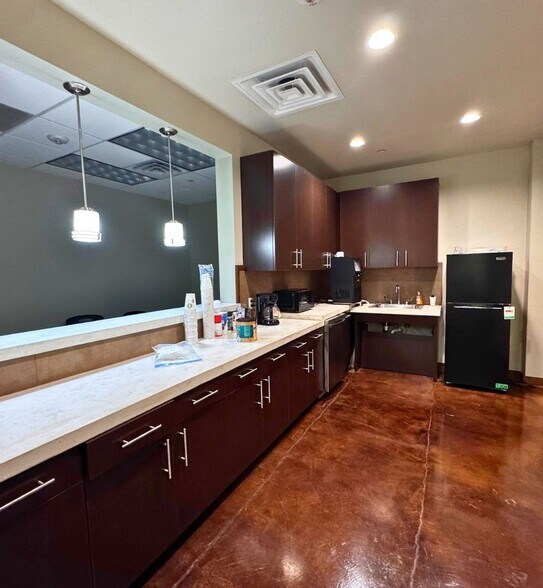 More Photos Of 2402 S Battleground Rd, Deer Park Warehouse For Sale