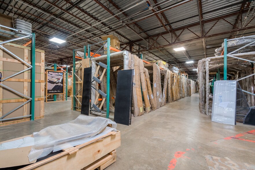 More Photos Of 4510 Duncanville Rd, Dallas Distribution For Sale