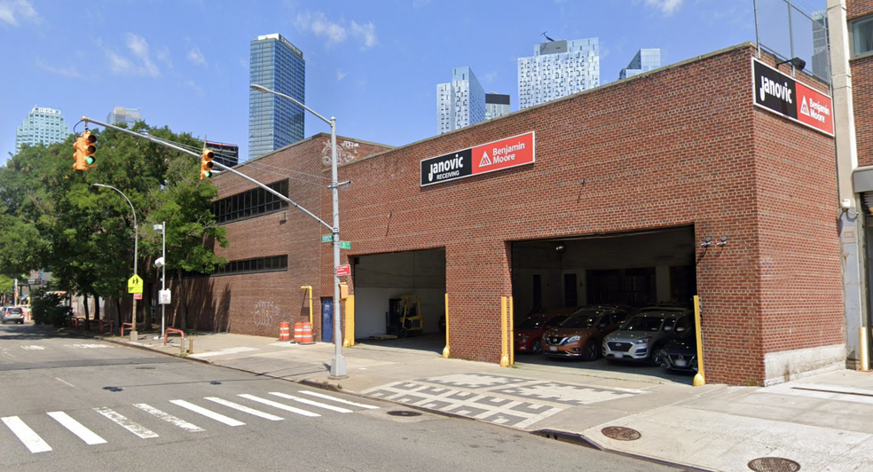 Primary Photo Of 30-35 Thomson Ave, Long Island City Manufacturing For Lease