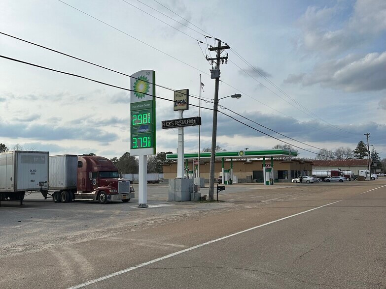 More Photos Of 6594 Church Ave, Potts Camp Convenience Store For Sale