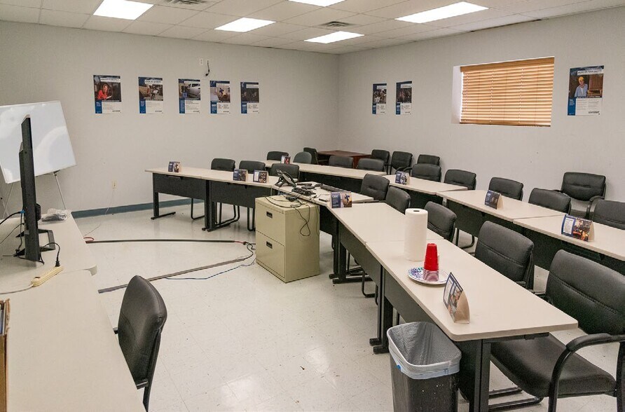 More Photos Of 2995 County Road 430, Pleasanton Warehouse For Sale