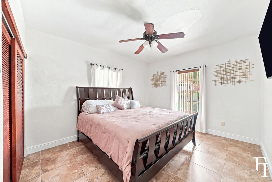 More Photos Of 1353 SW 1st St, Miami Storefront Retail Residential For Sale