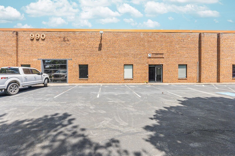 More Photos Of 990 Norcross Industrial Ct, Norcross Warehouse For Lease