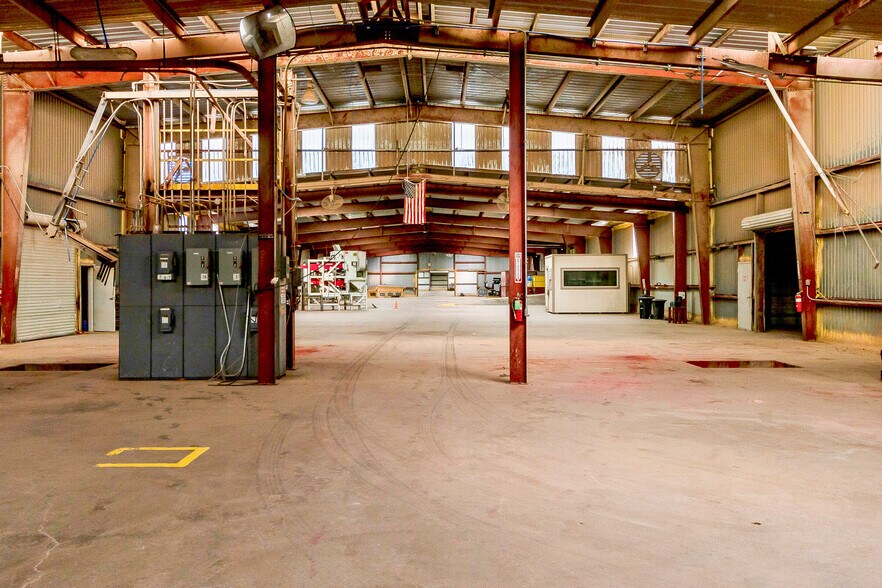 More Photos Of 4395 US Highway 60, Hereford Contractor Storage Yard For Sale