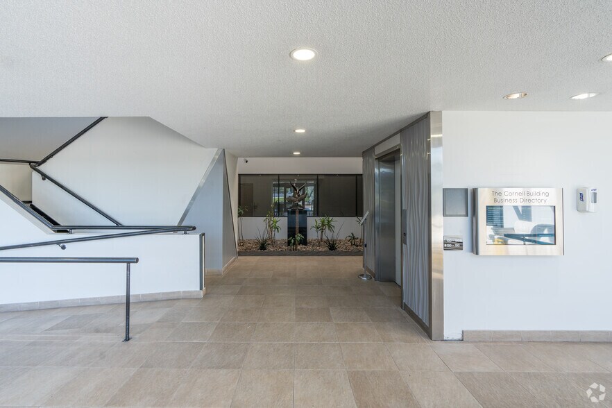 More Photos Of 888 W Sam Houston Pky S, Houston Office For Lease