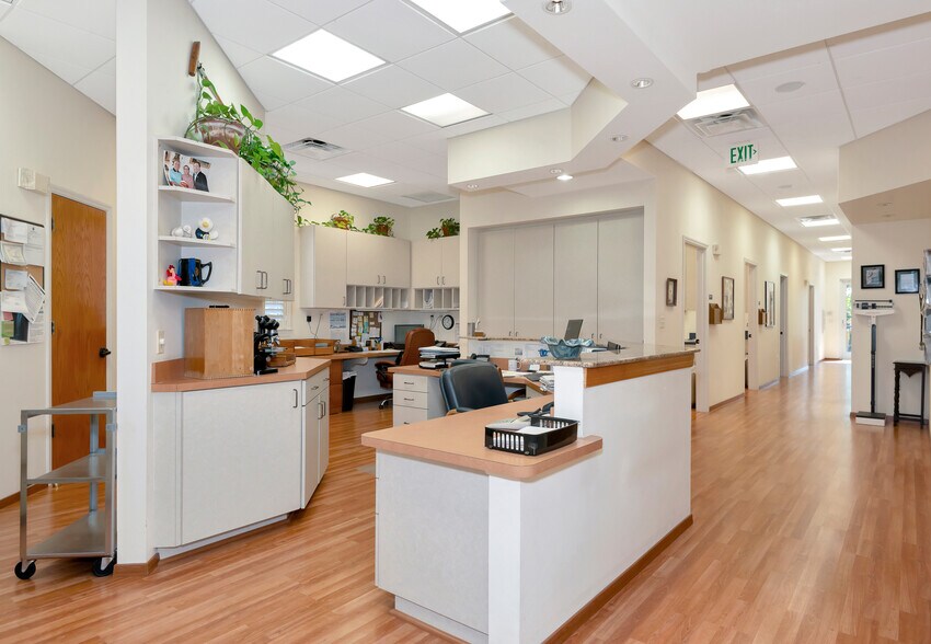 More Photos Of 1041 Ridgewood Ave, Venice Medical For Lease