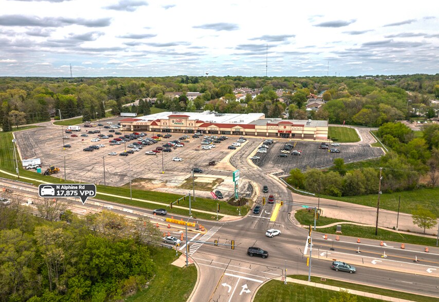 More Photos Of 6550 N Alpine Rd, Loves Park Supermarket For Lease