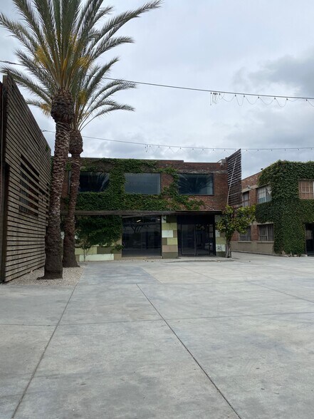 More Photos Of 5955-5959 S Western Ave, Los Angeles Office For Sale