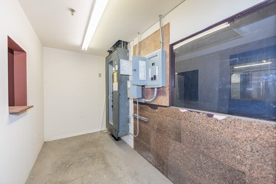 More Photos Of 8555-8735 Day Dr, Parma General Retail For Sale