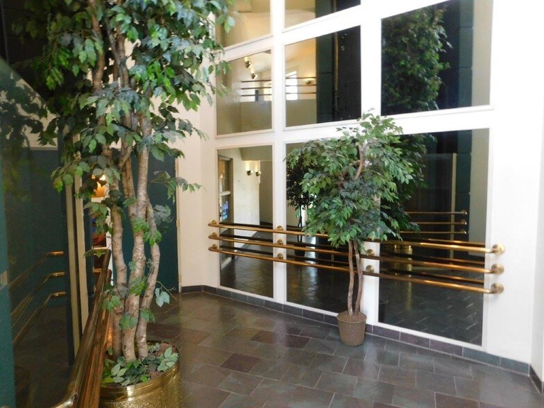 More Photos Of 120 E Pine St, Lakeland Office For Lease