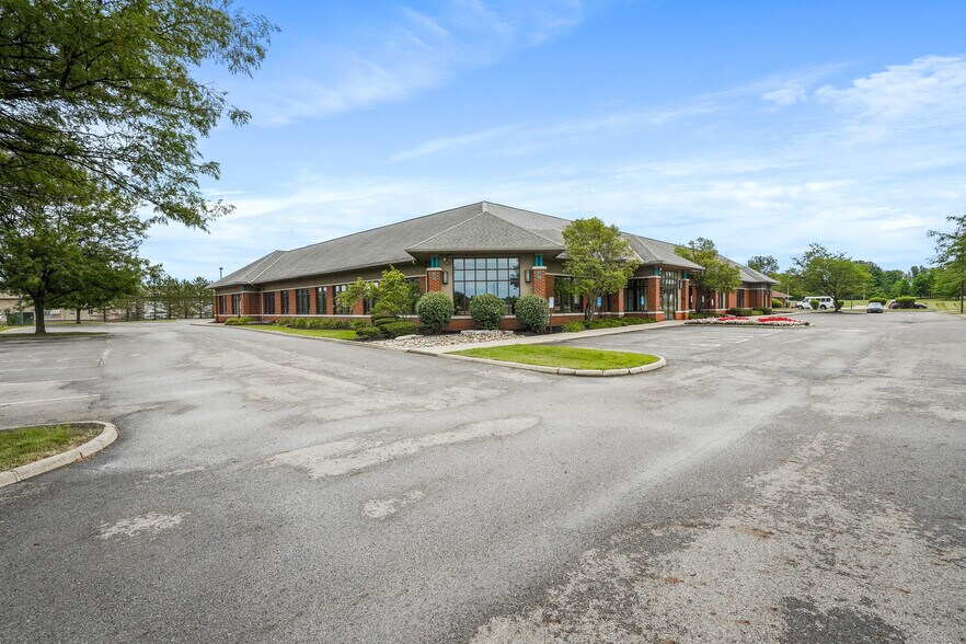 More Photos Of 10567 Sawmill Pky, Powell Office For Lease
