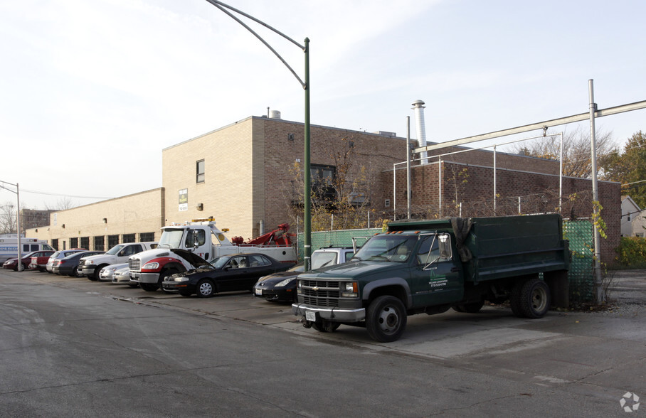 Primary Photo Of 3300-3306 N Knox Ave, Chicago Warehouse For Lease