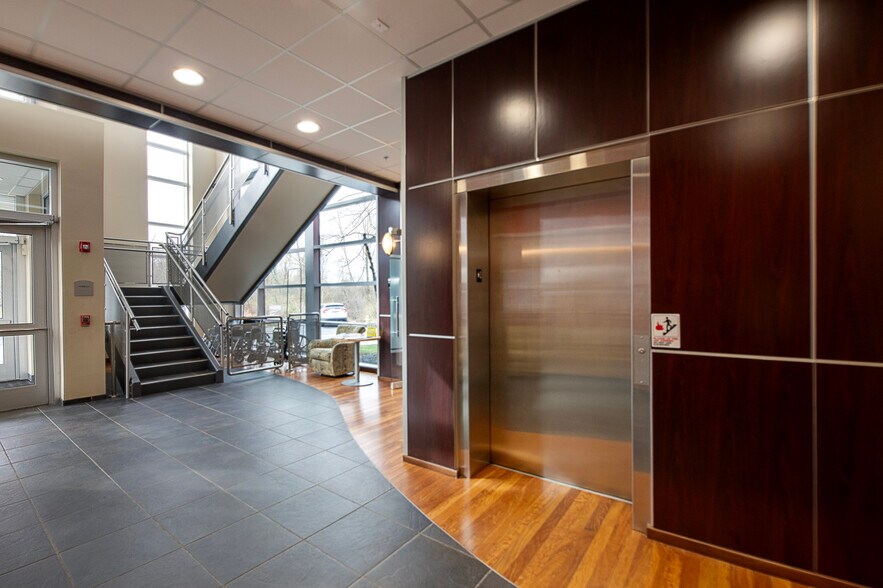 More Photos Of 51 Park West Blvd, Akron Medical For Lease